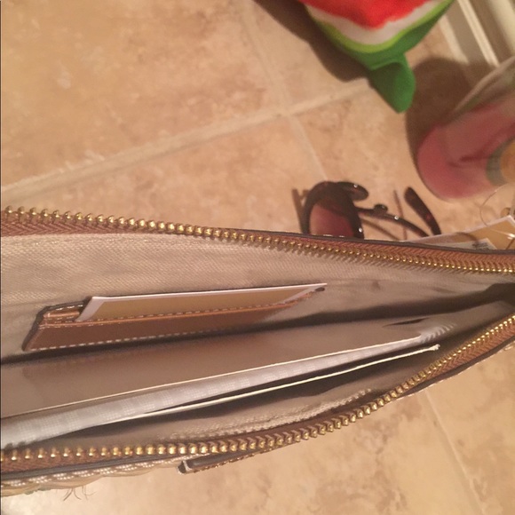 Michael Kors Malibu Extra Large Woven Clutch - Picture 7 of 8